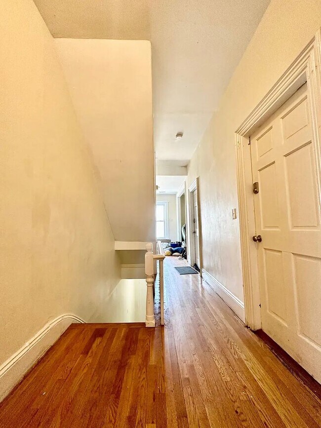 Building Photo - Huge 3 floors of living 8bed 3.5 bath rental on Highgate St in Allston