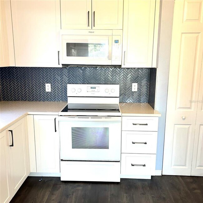 Building Photo - 2152 Greenbriar Blvd