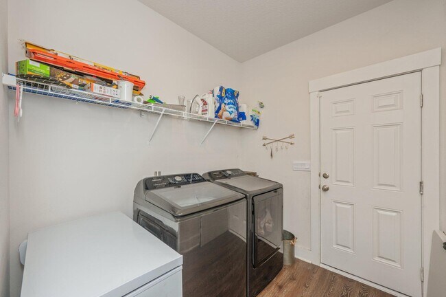 Building Photo - 1126 Valor Walk