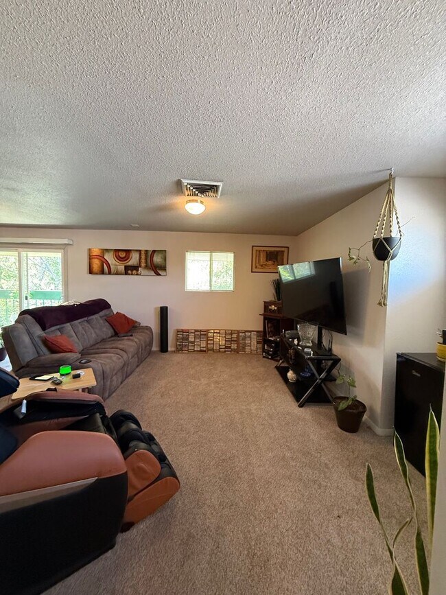 Building Photo - 228 Auburn Dr