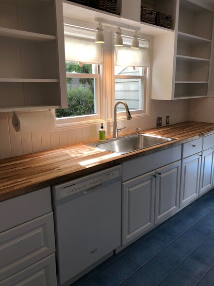 Kitchen with open top cabinets - 1005 Del Monte Blvd