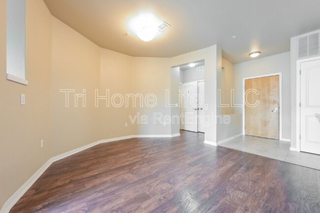 Building Photo - 10184 Park Meadows Dr