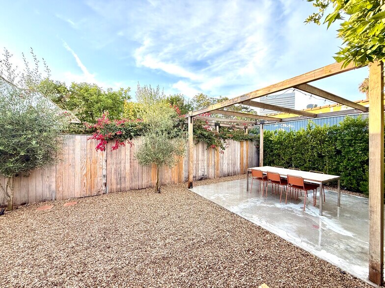 Building Photo - 6275 Commodore Sloat Dr