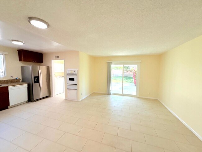 Building Photo - Beautiful Renovated Spacious 4 Bed - 2 Bath Home in West Hills