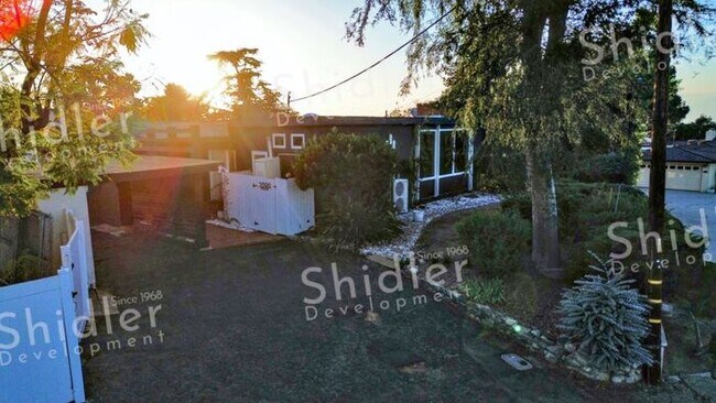 Building Photo - The Bridge House - 2 Bed 1 Bath with Uncompromising Views
