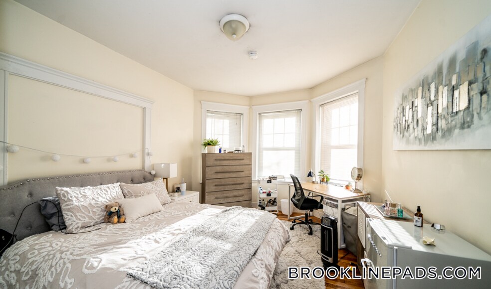 Building Photo - 81 Gibbs St