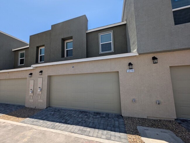 Building Photo - 5019 Chapin Mesa Ave