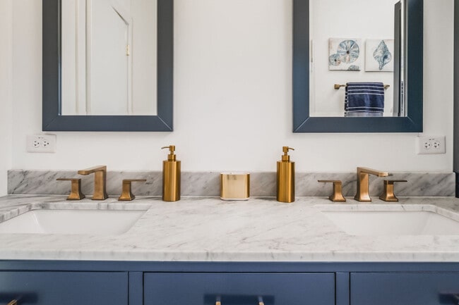 Building Photo - 184 Grand Ave