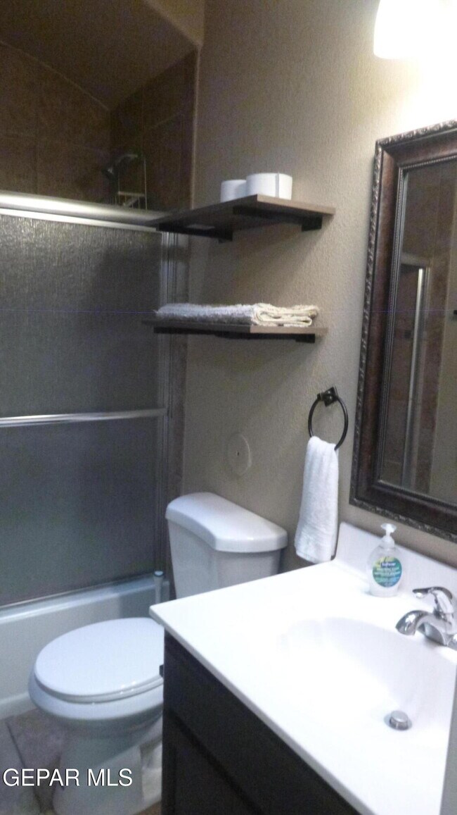 Building Photo - 14229 English Point Ave