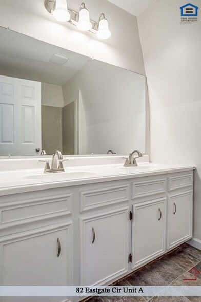 Building Photo - 82 Eastgate Cir