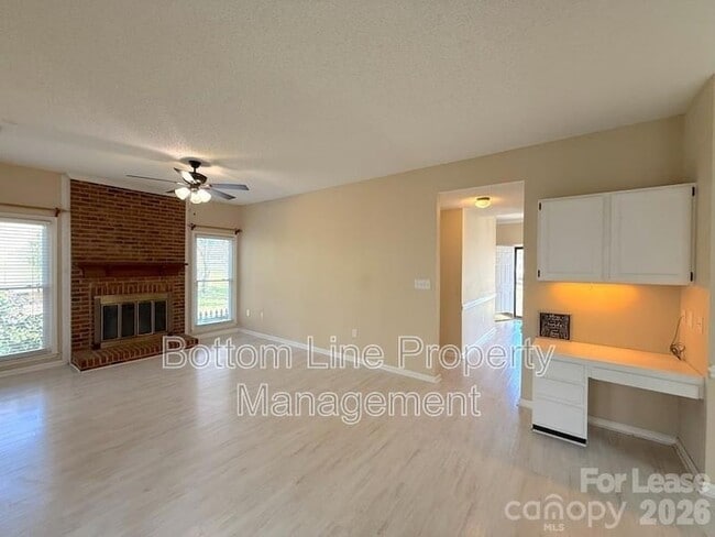 Building Photo - 9423 Fairmead Dr