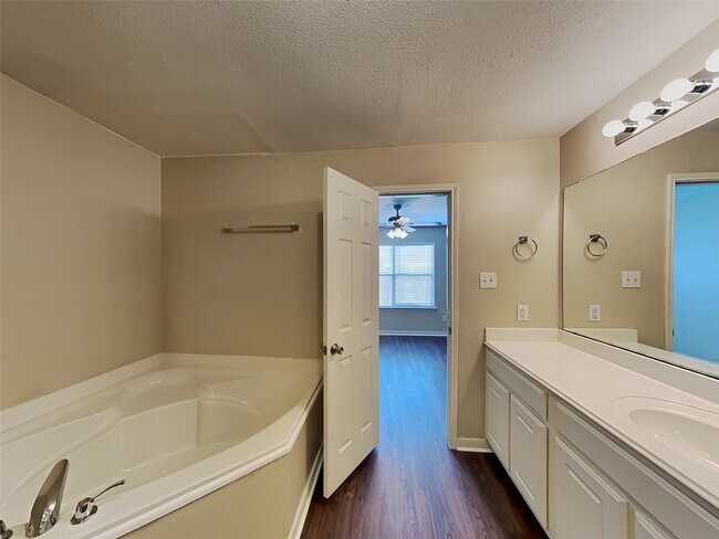 Building Photo - 4615 Snowdrop Ct