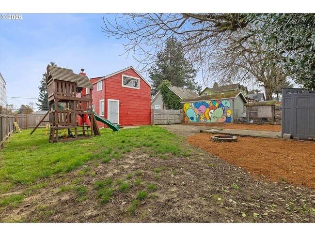 Building Photo - 4805 NE 110th Ave