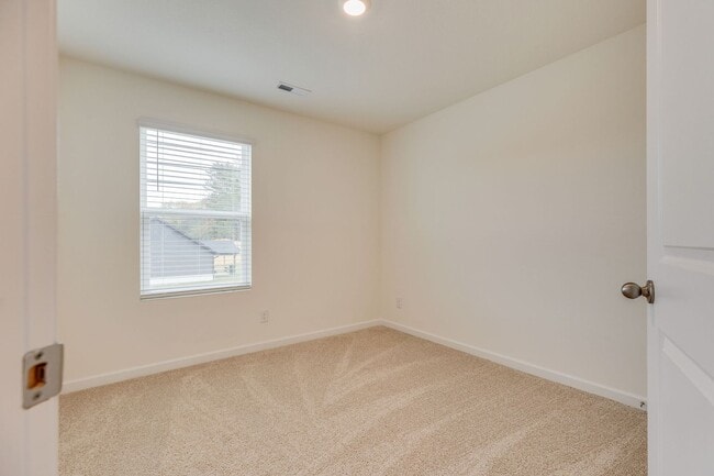 Building Photo - New 3BR Townhome in Saylor’s Place – Modern Finishes & Prime Jonesborough Location