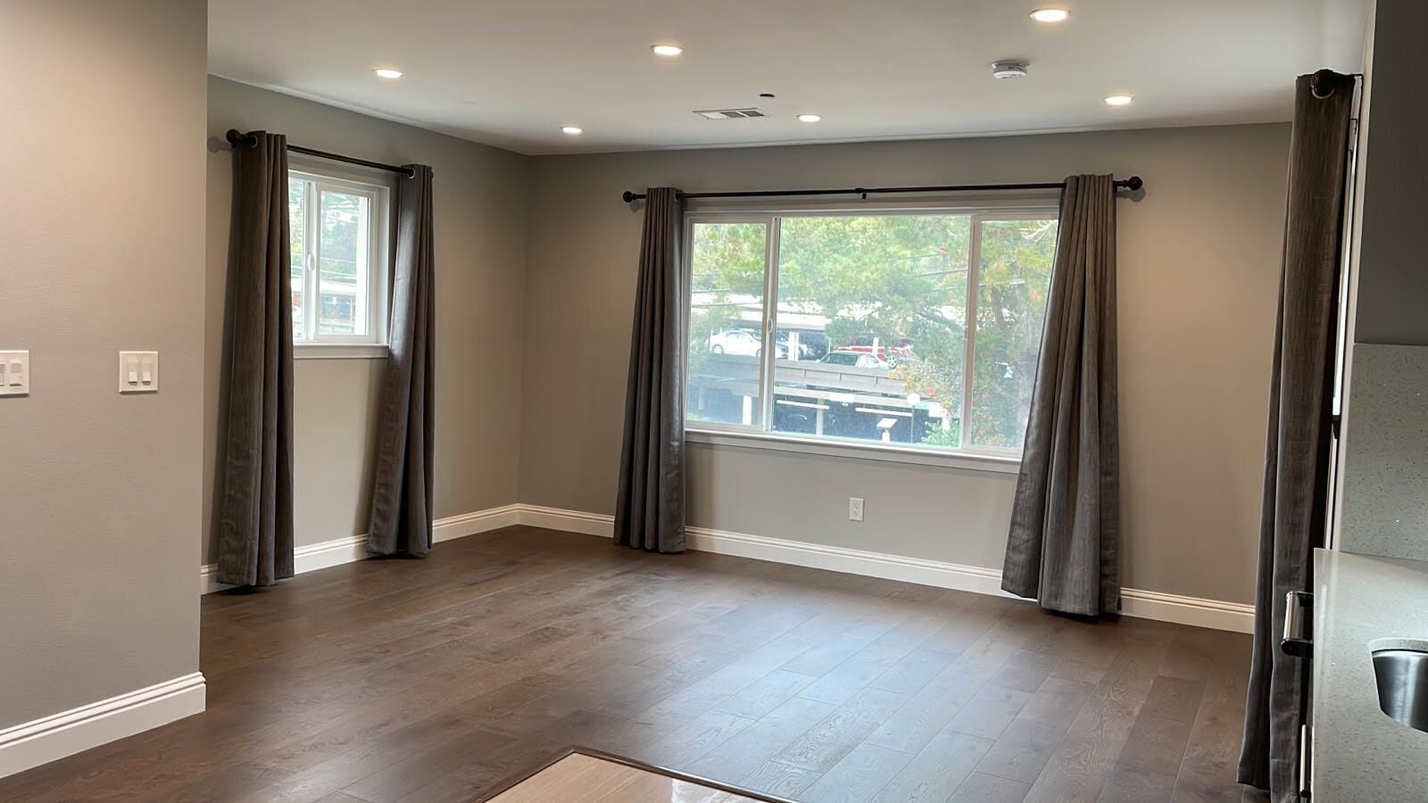 living area with lots of natural light - 2231 Whitman Way