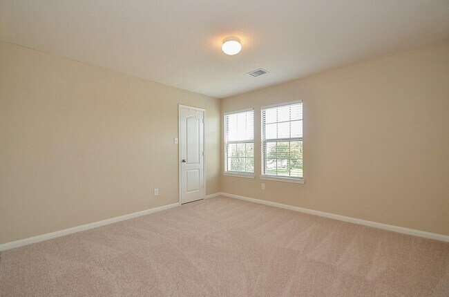 Building Photo - 2410 Crossmill Ln