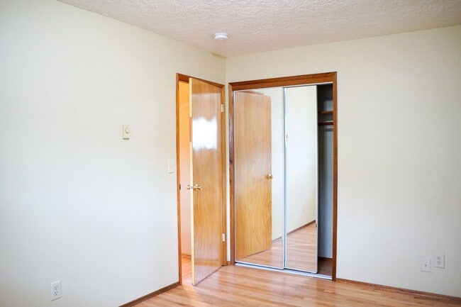 Building Photo - Sprawling 2-Story Mid-Century 4-Bed/2-Bath...
