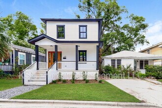 Building Photo - 1025 W 38th St