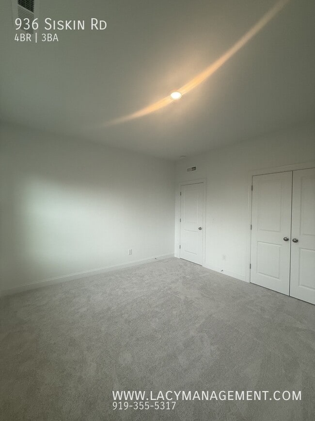 Building Photo - 936 Siskin Rd