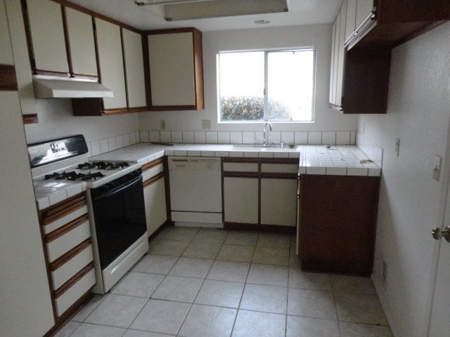 Building Photo - Sustainable Serenity: Your Eco-Friendly Re...