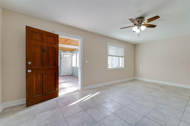 Building Photo - 553 72nd Ave