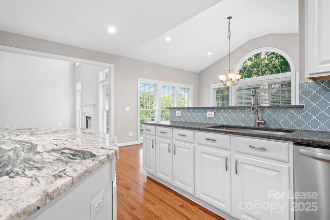 Building Photo - 20428 Marblehead Ct