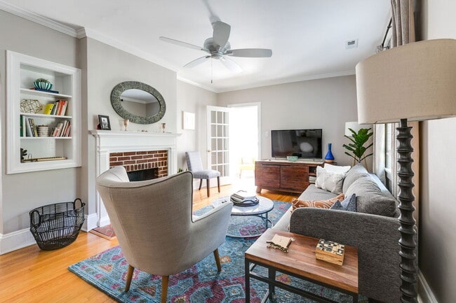 Building Photo - 5000 Bromley Ln