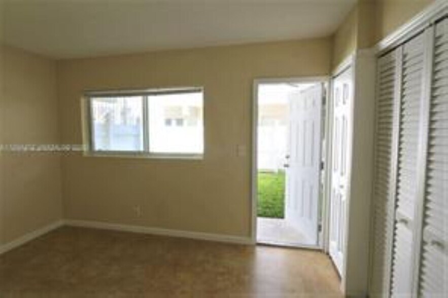 Building Photo - 1878 NE 46th St