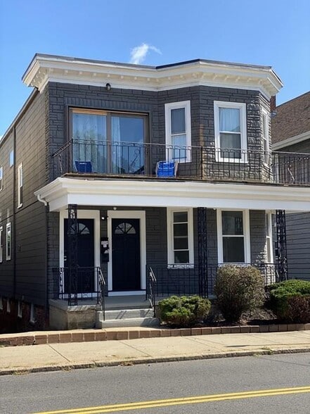 Building Photo - 1114 Saratoga St