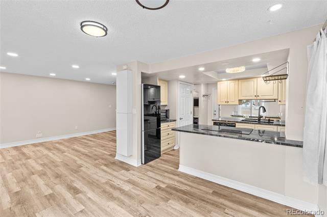 Building Photo - 2754 S Kenton Ct