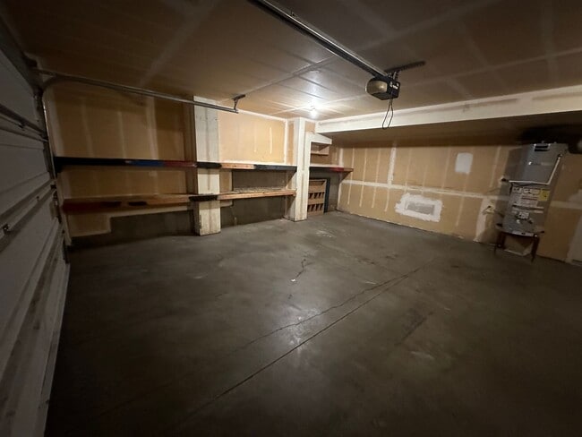 Building Photo - Spacious 2 bed/2.5 bath with bonus room townhome off Road 68