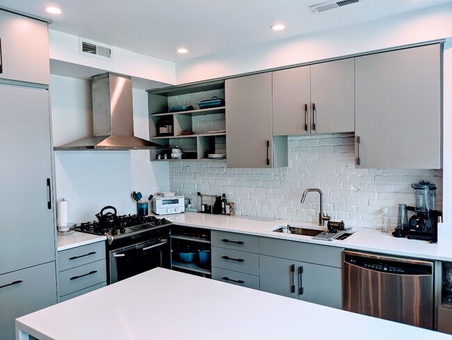 Building Photo - 121 S Jackson St