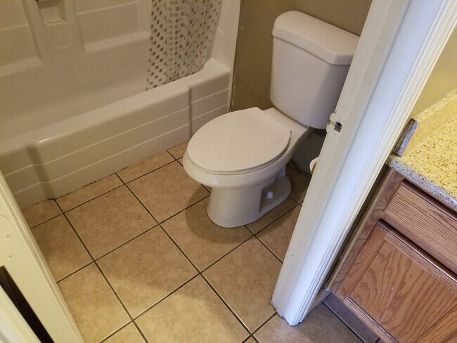 Building Photo - *HCVP considered*DOWNSTAIRS 1BD 1BA CONDO!