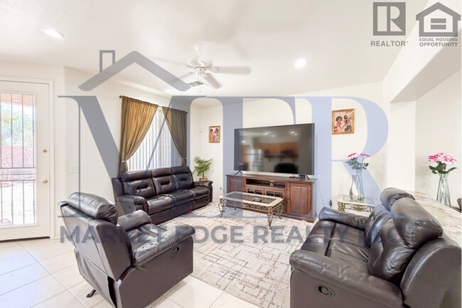 Building Photo - 4Bed/2Bath Furnished Home w/3 Car Garage! ...