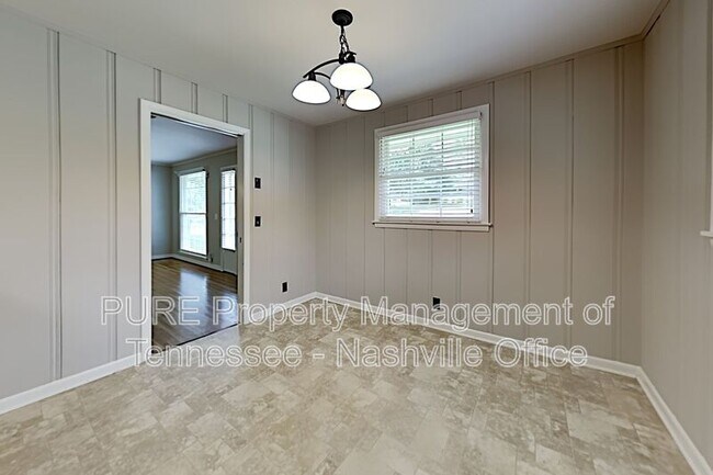 Building Photo - 573 Whispering Hills Dr