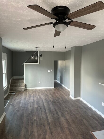 Building Photo - 629 Sheldon Ave