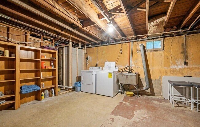 Building Photo - 11 Glenwood Rd