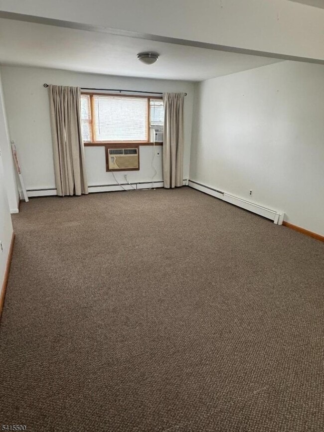 Building Photo - 83 Maple Ave