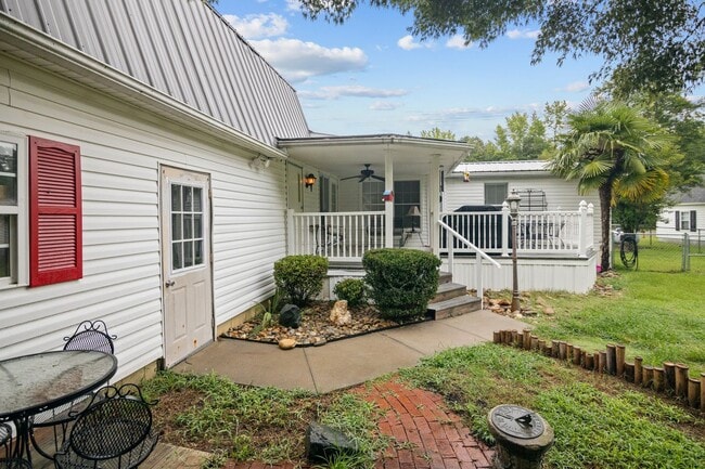 Building Photo - 2277 Hull Rd