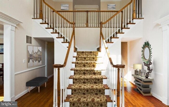 Building Photo - 10418 Willow Crest Ct