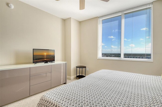 Building Photo - 800 N Tamiami Trl