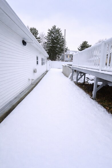 Building Photo - 325 Richfield St