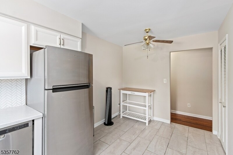 Kitchen - 34 Deanna Dr