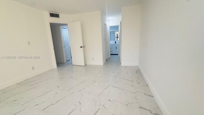 Building Photo - 18151 NE 31st Ct