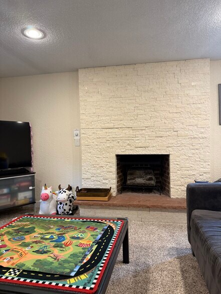 Building Photo - 1295 Ithaca Dr