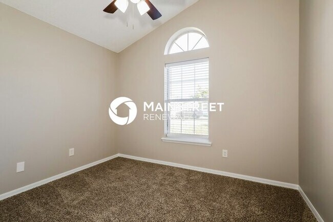 Building Photo - 3 Bedroom Pet-Friendly Home in Jacksonville, FL with Main Street Renewal