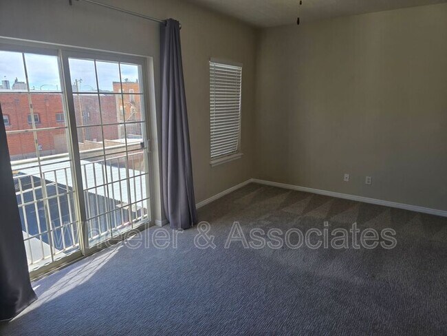 Building Photo - 129 25th St