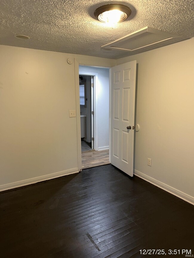 Building Photo - 1009 E Spraker St