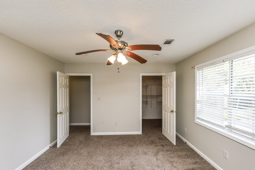 Building Photo - 7285 Hunters Ridge Dr