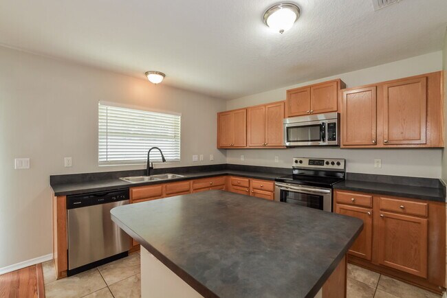 Building Photo - 2735 Breezy Meadow Rd